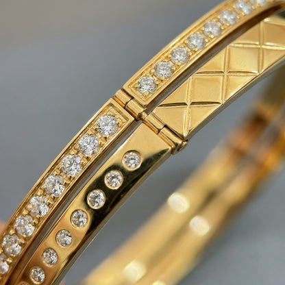 Quilted Matelassé Lattice Pavé Crystal Bangle - 03 Close Up Shot