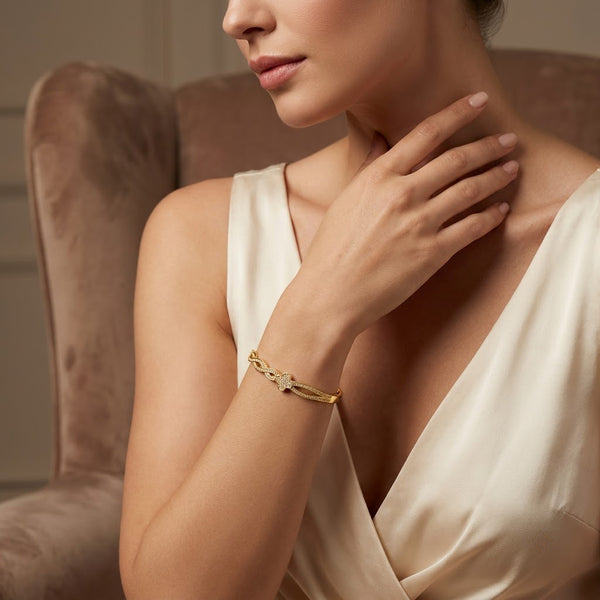 Four-Leaf Lucky Clover Micropavé Ribbon Twist Bangle - 02 Model Shot
