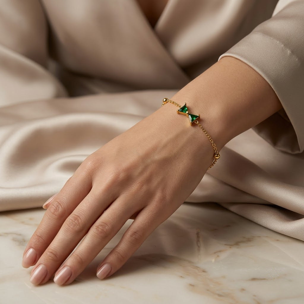 Emerald Geometric Hourglass Roman Knot Beaded Bracelet - View 2 | ANUSI 18K Gold Jewelry