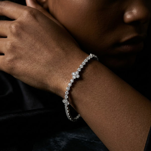 Pavé Diamond Star Cluster Station Tennis Bracelet - View 6 | ANUSI 18K Gold Jewelry